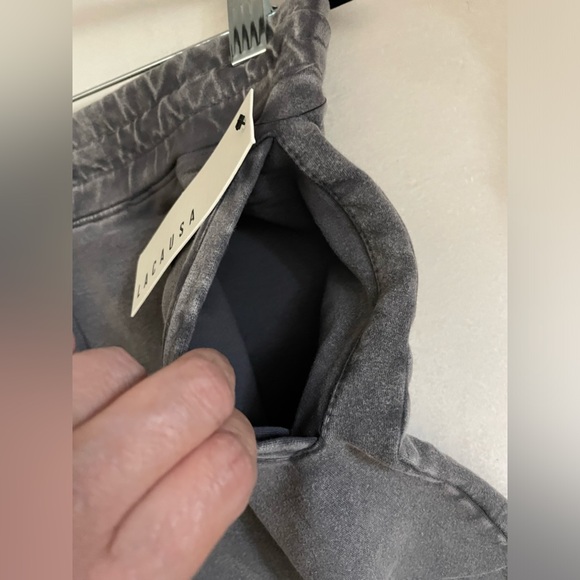 NWT Lacausa Slater Sweat shorts Washout Grey with Pockets Size L Raw Hem - Picture 6 of 7